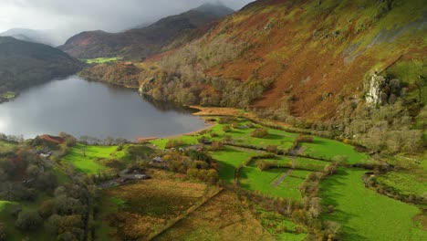 Beautiful-Scenery-of-Llyn-Gwynant-Lake-in-Snowdonia,-Wales---Aerial