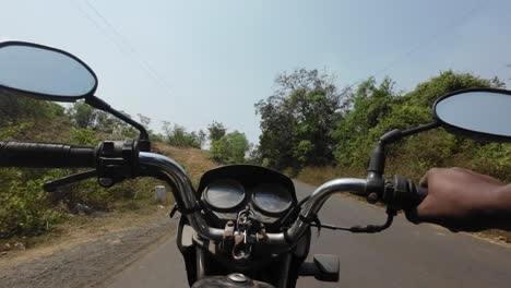 Paseo-En-Bicicleta-En-Malvan-árboles-Verdes-Sur-De-La-India-Hermoso-Camino
