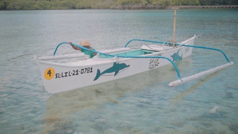 Outrigger-Wooden-Boat-Use-For-Touring-Vacationists-In-The-Islands-At-The-Philippnes
