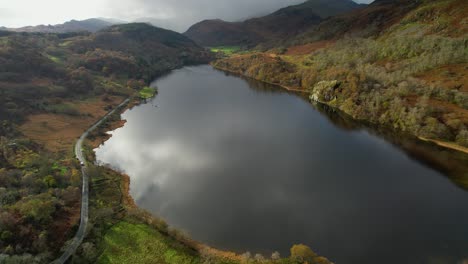 Serene-Water-With-Reflection-At-Llyn-Gwynant-Lake-In-Snowdonia,-Wales