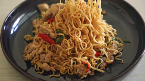 homemade-stir-fried-instant-noodles-with-Thai-basil-and-minced-pork---Thai-food-style