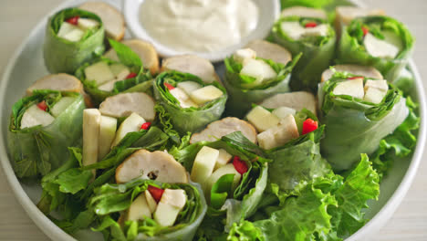 Gemüse-Wrap-Oder-Salatbrötchen-Mit-Cremiger-Salatsauce---Gesunder-Food-Style