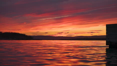 Landschaftsansicht-Des-Meeres-Bei-Sonnenuntergang-In-Zeitlupe