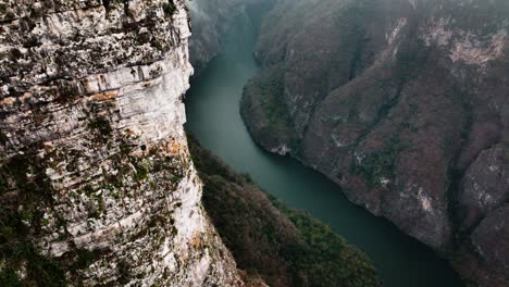 AERIAL---Sumidero-Canyon-and-Grijalva-River,-Chiapas,-Mexico,-truck-right-reveal