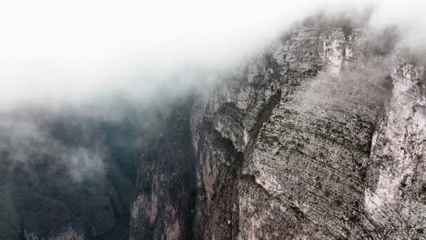 AERIAL---Cliff-walls-through-the-clouds,-Sumidero-Canyon,-Chiapas,-Mexico,-forward