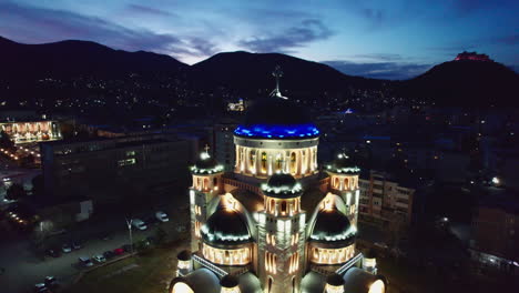 Medium,-reveal-shot-of-the-Orthodox-cathedral-in-the-centrum-of-Deva-at-dawn
