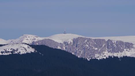 Telephoto-shot-of-a-snowy-mountain-ridge