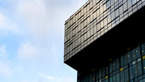 Blue-Sky-Above-The-TFL-Office,-Southwark,-London,-United-Kingdom