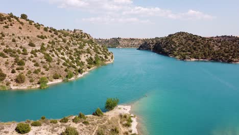 Embalse-del-Arquillo-de-San-Blas,-Teruel,-Aragon,-Spain---Aerial-Drone-View-of-the-Dam-Lake-and-Turquoise-Water-Reservoir