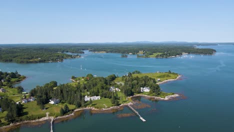 Scenic-Coastline-in-Penobscot-Bay,-Maine-|-Mid-day-Aerial-Panning-View-|-Summer-2021
