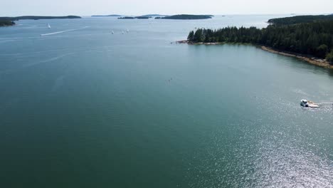 Kayaks-along-Coast-in-Penobscot-Bay,-Maine-|-Mid-day-Aerial-View-|-Summer-2021