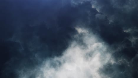 Gewitter-In-Kumulonimbuswolken-Am-Dunklen-Himmel