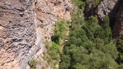 Alquezar-in-Huesca,-Aragon,-Spain-–-Aerial-Drone-View-of-the-Pasarelas-del-Vero-Walking-Bridge-through-the-Canyon