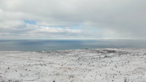 Descending-Aerial-Shot-of-Sleeping-Bear-Dunes-National-Lakeshore-on-Picturesque-Winter-Day