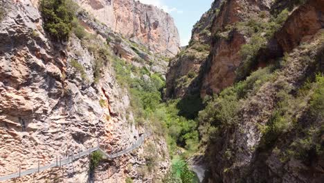 Alquezar-in-Huesca,-Aragon,-Spain-–-Aerial-Drone-View-of-the-Pasarelas-del-Vero-Walking-Bridge-through-the-Canyon