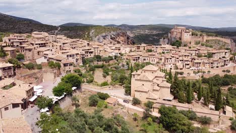 Alquezar-En-Huesca,-Aragón,-España-–-Vista-Aérea-De-Drones-Del-Pueblo-Más-Hermoso-De-España