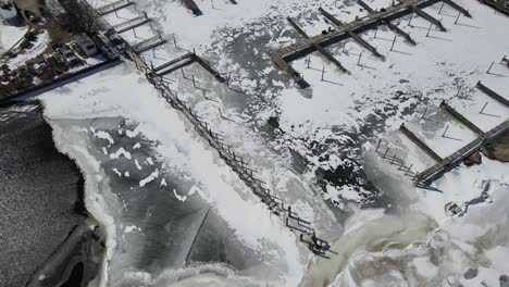 Various-stages-of-melt-around-docks-in-late-winter