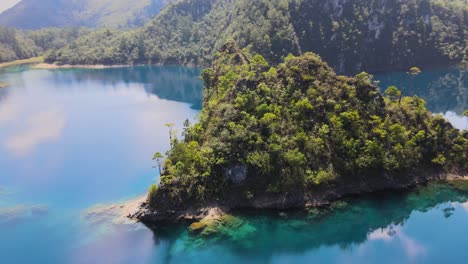 Aerial:-beautiful-blue-lakes-of-Lagunas-de-Montebello-Mexico,-tranquil-landscape
