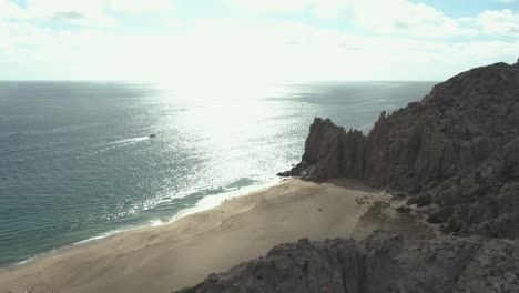 Luftaufnahme-Von-Booten-Im-Bogen-Von-Los-Cabos,-Baja-California-Sur-5