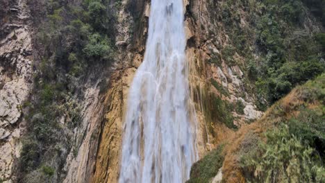 Beautiful-El-Chiflon-Waterfall,-Chiapas-Mexico,-dramatic-rising-4K-aerial-shot