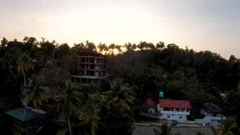 Toma-Real-De-Una-Zona-Residencial-Bastante-Turística-Ubicada-En-Un-Maravilloso-Frente-Al-Mar,-Sri-Lanka