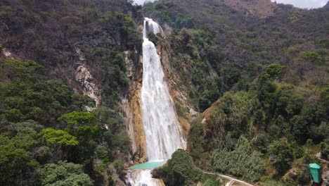 Schöner-El-Chiflon-wasserfall,-Chiapas-Mexiko,-4k-luftbild,-Bogenschuss