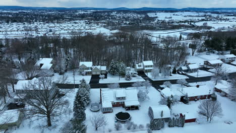 Aerial-establishing-shot-of-suburban-homes-in-USA