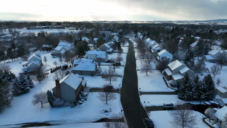 Suburban-homes-in-winter-snow
