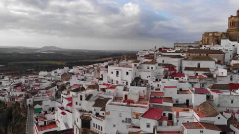 Aerial-drone-pan-over-beautiful-whitewashed-village-of-Arcos-de-la-Frontera-in-Andalusia,-Spain
