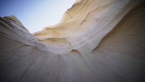 Hypnotisierende-Wüstendünen-Von-Fuerteventura-Spanien-Kardanische-Aufnahme