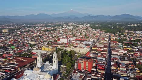Eine-Stadt-In-Der-Ostmexikanischen-Sierra-Madre,-An-Den-Hängen-Des-Vulkans-Pico-De-Orizaba