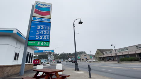 Chevron-gas-station-in-Waldport,-Oregon