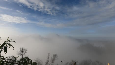 Zeitraffer,-Mount-Bromo-Von-Nebel-Bedeckt