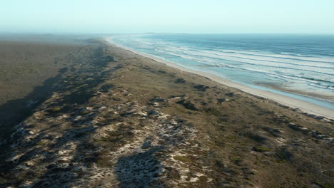 Hermosa-Playa-En-El-Parque-Nacional-De-La-Costa-Oeste,-Ciudad-Del-Cabo,-Sudáfrica---Toma-Aérea-De-Drones