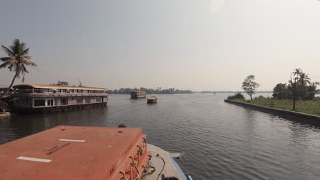 Ferry-boat-cruising-on-the-Alleppey-backwaters-in-India
