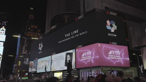 Big-Screen-around-Times-Square-in-New-York-at-nigh
