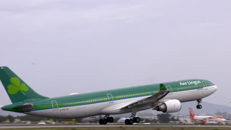 the-take-off-of-an-airbus-A330-from-aer-lingus-airways