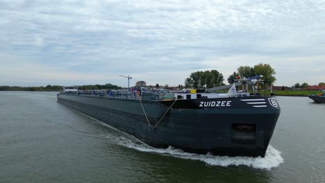 Zuidzee-Motor-Tanker-Sailing-Along-Oude-Maas