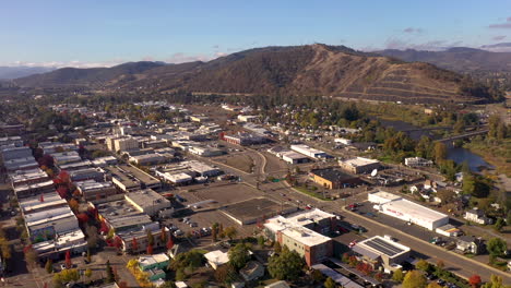 Aerial-orbit-above-Roseburg-Oregon,-USA
