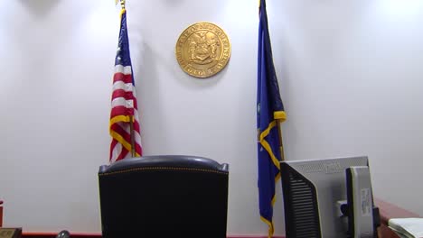 NEW-YORK-STATE-SEAL-IN-COURT-ROOM