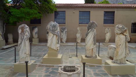 Estatuas-De-Mármol-De-La-Antigua-Corinto