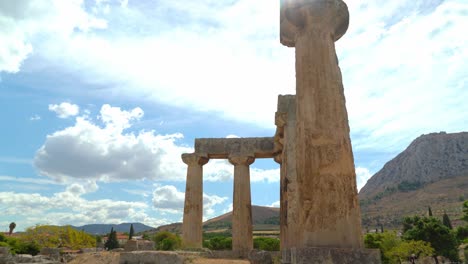 Luz-Cálida-Brilla-Sobre-Las-Ruinas-Del-Templo-De-Apolo-En-La-Antigua-Corinto