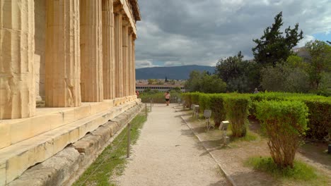 Launisches-Sonniges-Wetter-In-Der-Nähe-Des-Hephaistos-Tempels-In-Athen