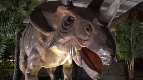 Triceratops-Animatronics-Dinosaurio-Primer-Plano-Cara