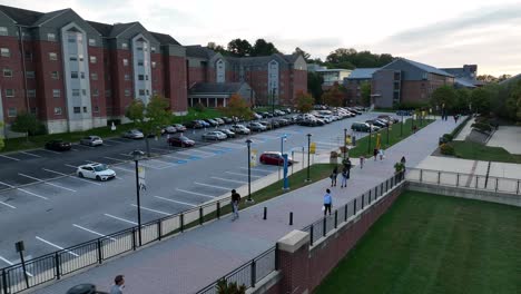 Students-at-Towson-University-walk-to-dorm-buildings