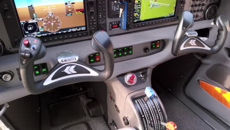 Flugzeug-Cockpit-Panel-In-60fps