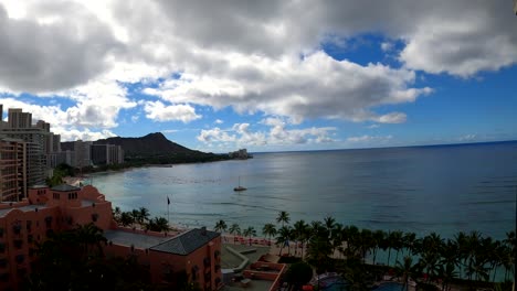 Viajar-A-Hawaii,-Vacaciones-En-La-Playa-De-Waikiki