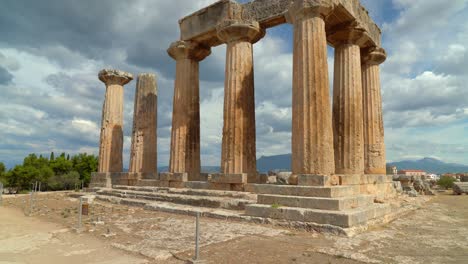 Columnas-Del-Templo-De-Apolo-En-La-Antigua-Corinto