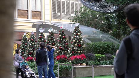2022-Riesenkugel-Weihnachtsdekoration-In-Der-Wan-Chai-Lee-Tung-Street