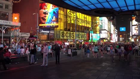 Night-view-of-the-Times-Square